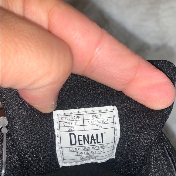 Men's Black Athletic Shoes - Picture 6 of 11